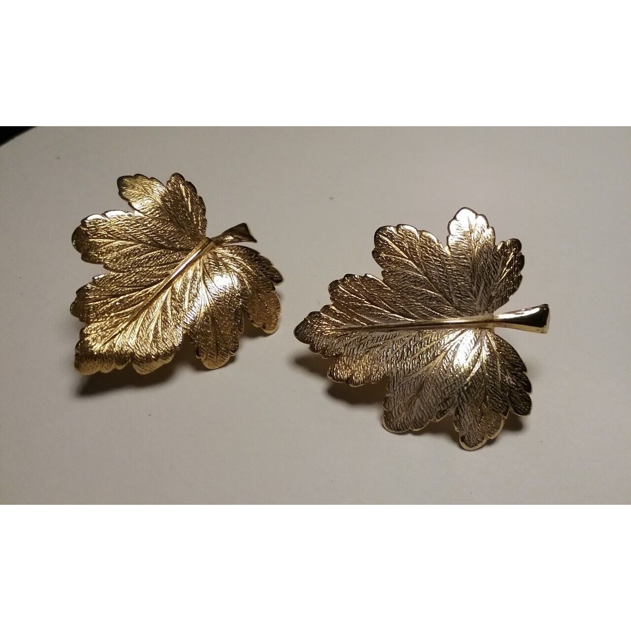 Vintage Giovanni Gold Toned Leaf Clip On Earrings 1.25